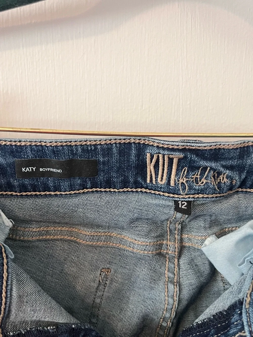 KUT from the Kloth Katy Boyfriend Blue Jeans Distressed Whiskered Size 12 - Picture 4 of 11